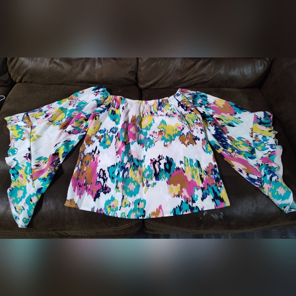 Women's Medium Bell Sleeve Blouse